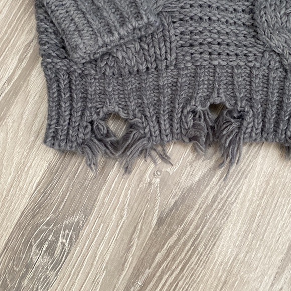 She + sky crop sweater/OS - Picture 3 of 3